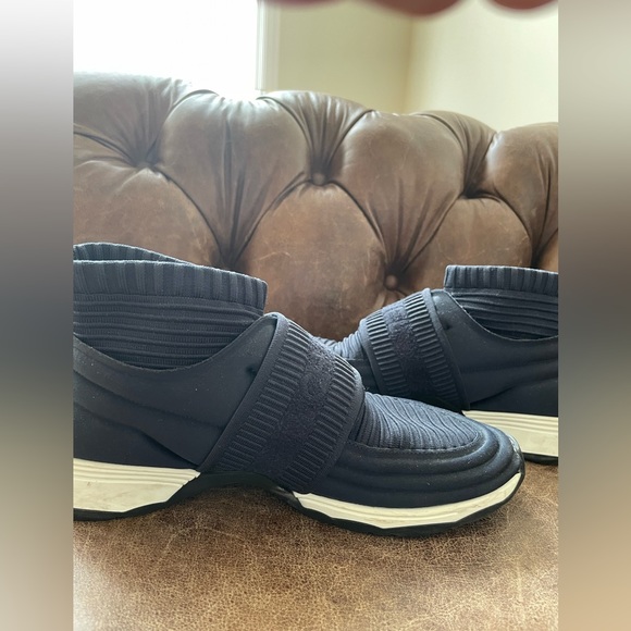 CHANEL NAVY KNIT RUNNERS SIZE 39 - Picture 3 of 3